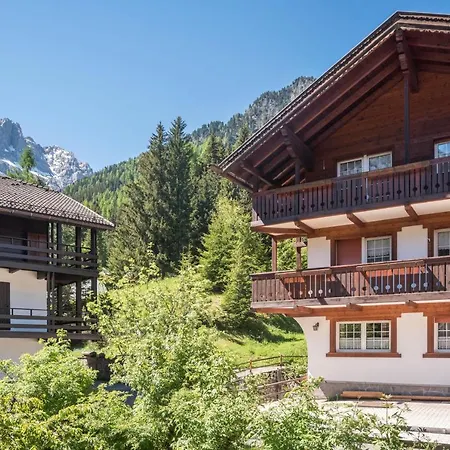 Casa Lorenz 4 * Canazei