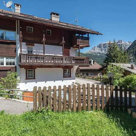 Casa Lorenz 4 Apartament Canazei